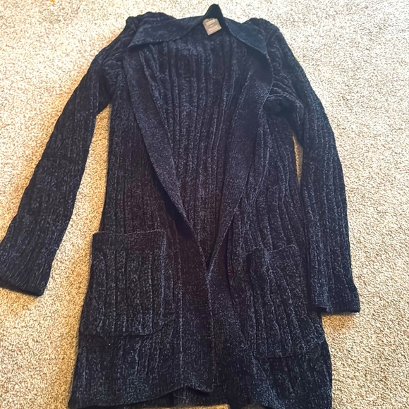 🎄BLACK SWEATER 🎄 - Picture 1 of 4